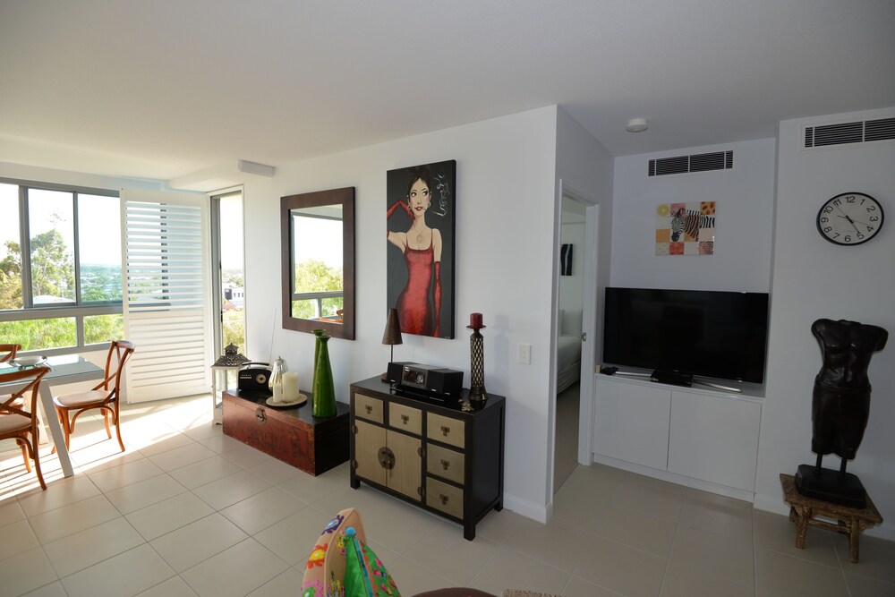 402 - 1 Bedroom Apartment - Living Room