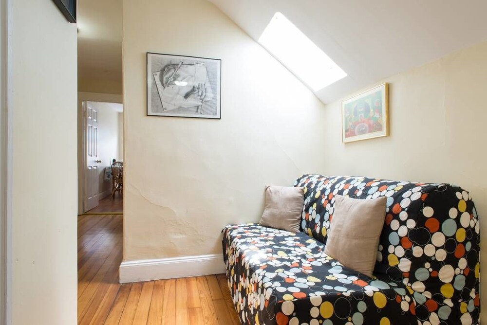 Classic Apartment, 3rd floor 3 Bedrooms - Living Area