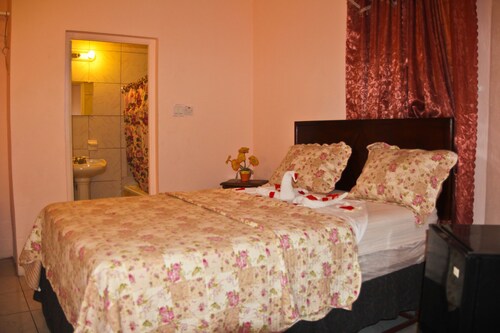 Executive Shaw Park Guest House