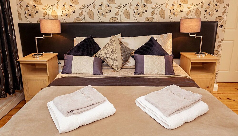 Comfort House, 4 Bedrooms, Accessible, Courtyard Area - Guestroom