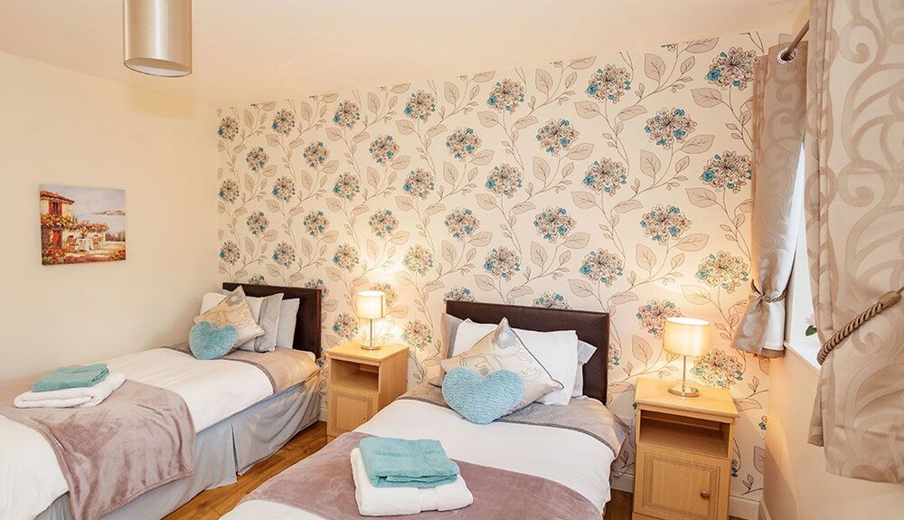 Comfort House, 4 Bedrooms, Accessible, Courtyard Area - Guestroom