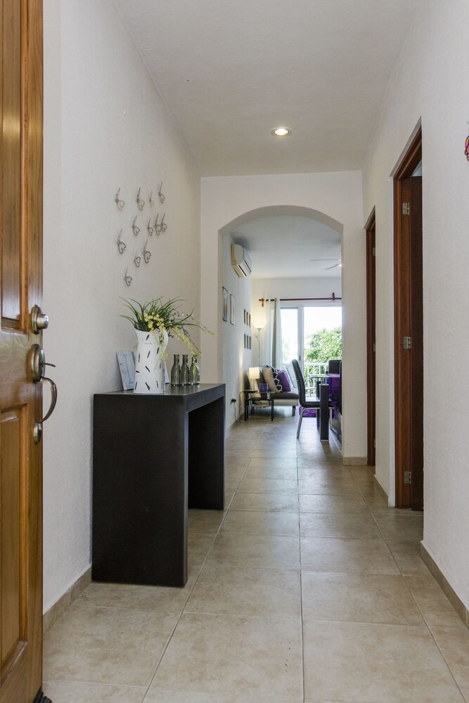 Basic Apartment, 2 Bedrooms, Pool View - Living Area