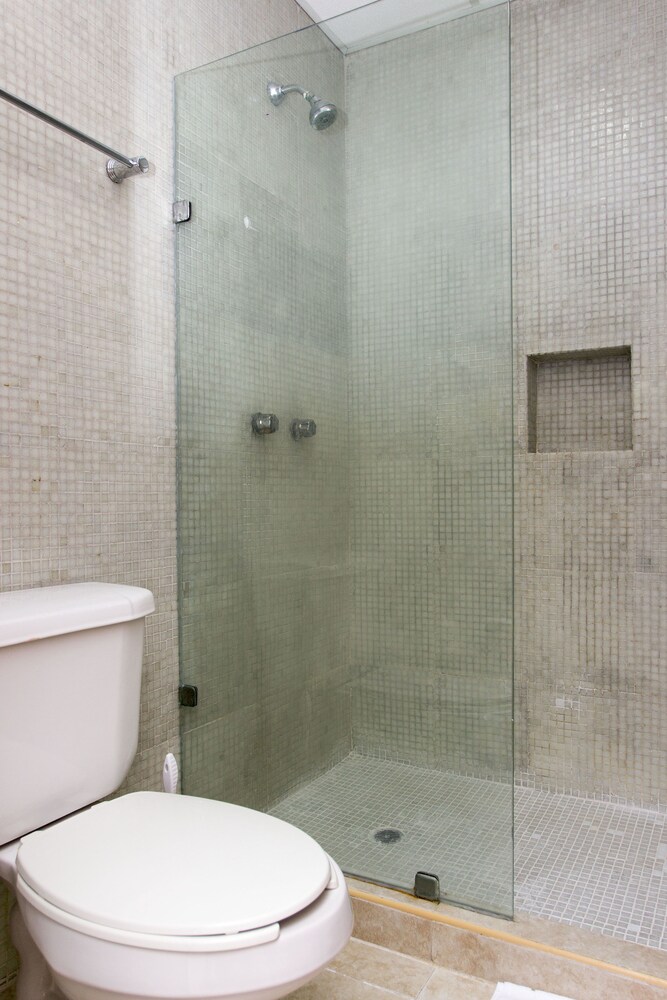Basic Apartment, 2 Bedrooms, Pool View - Bathroom