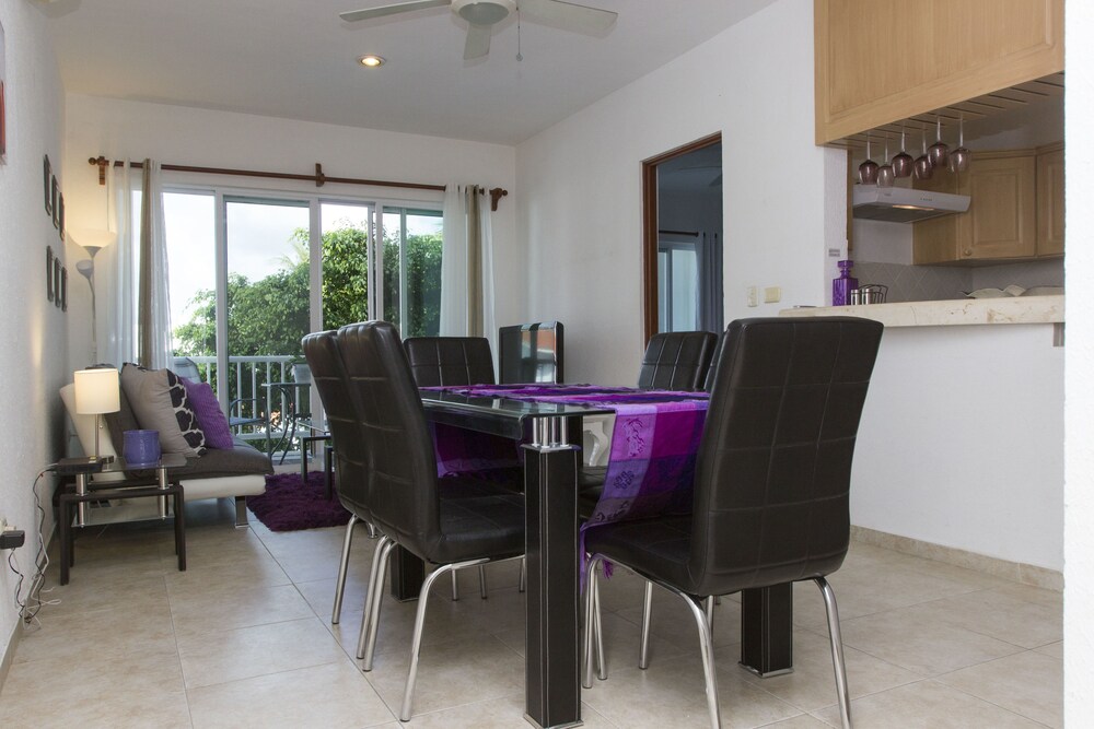 Basic Apartment, 2 Bedrooms, Pool View - In-Room Dining