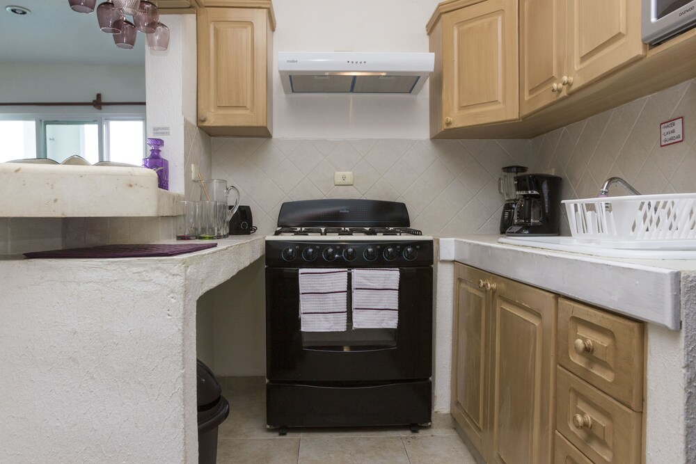 Basic Apartment, 2 Bedrooms, Pool View - Private Kitchen