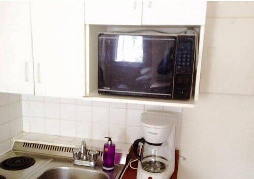 Studio (App.: 10, St Hubert) - In-Room Kitchenette