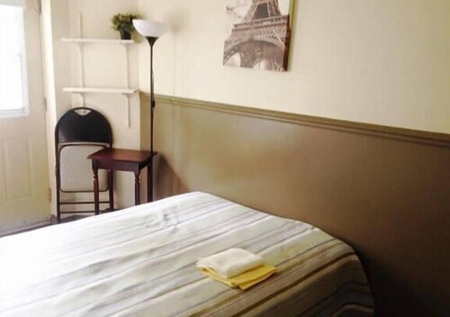 Studio (App.: 10, St Hubert) - Guestroom