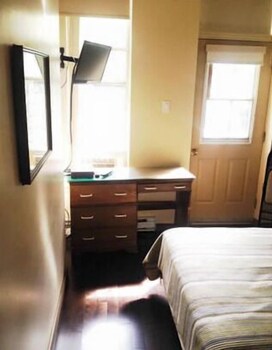Studio (App.: 10, St Hubert) - Guestroom