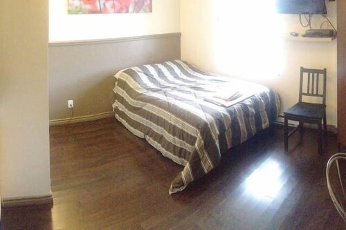 Studio (App.: 15, Berry Uqam) - Guestroom