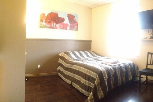 Studio (App.: 15, Berry Uqam) - Guestroom
