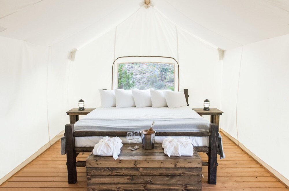 Suite Tent- Private Bath - Room