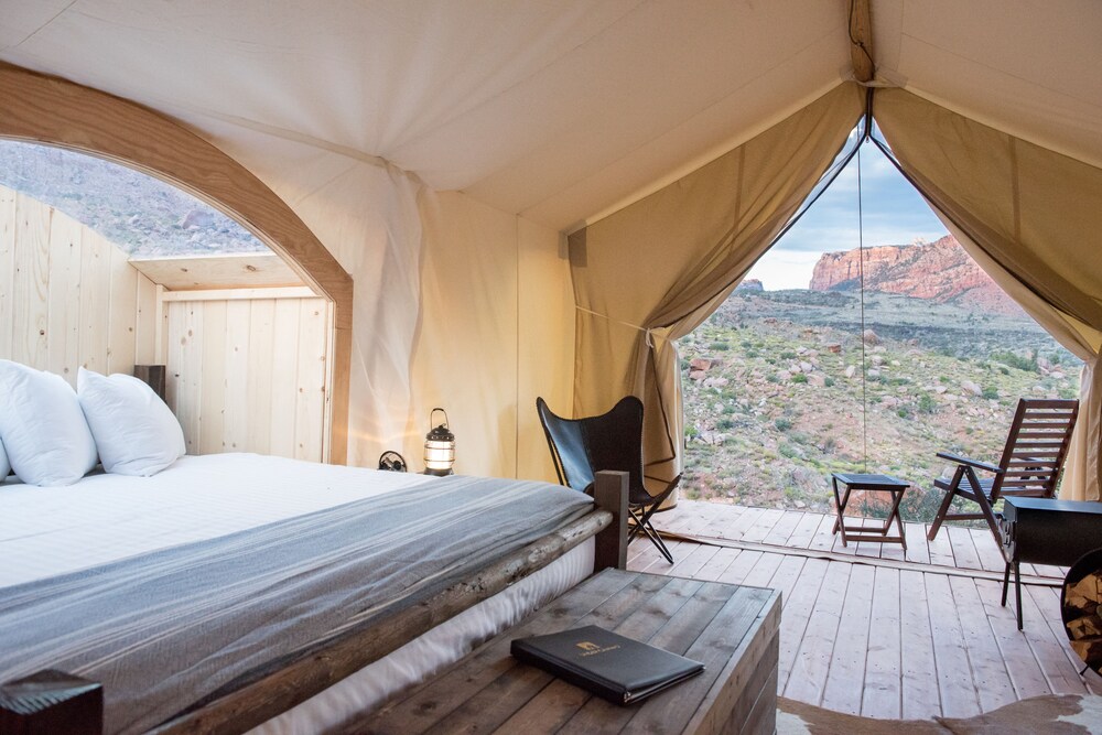 Stargazer Tent - Private Bath - Room