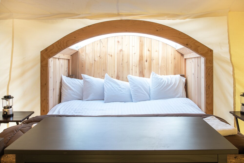 Stargazer Tent - Private Bath - Room