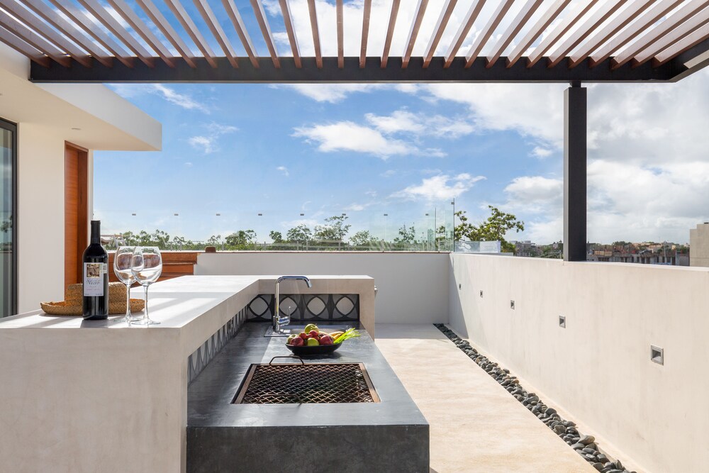 Terraza o patio: Penthouse panorámico, 3 habitaciones, piscina privada
