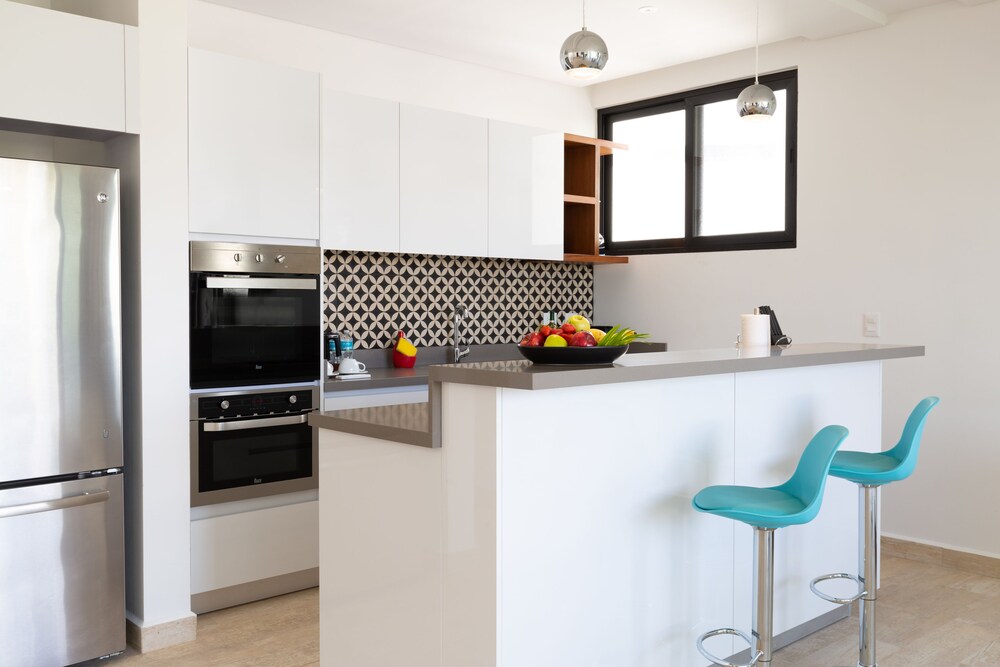 Cocina en la habitación: Penthouse panorámico, 3 habitaciones, piscina privada