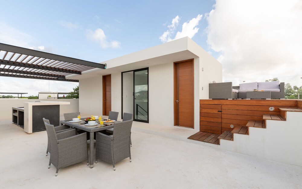 Terraza o patio: Penthouse panorámico, 3 habitaciones, piscina privada