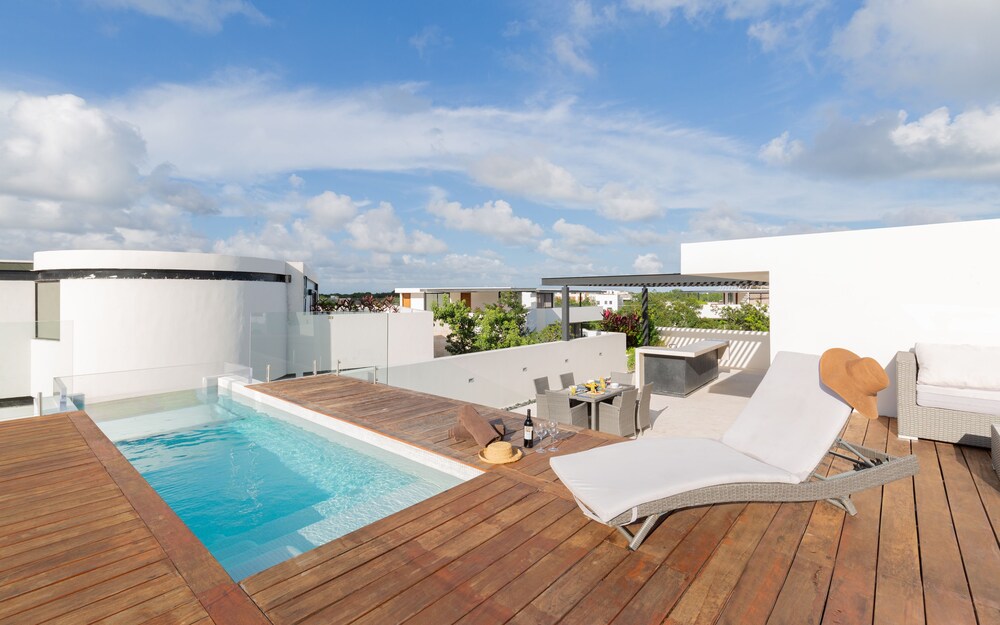 Terraza o patio: Penthouse panorámico, 3 habitaciones, piscina privada