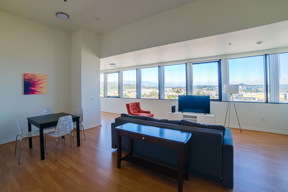 Panoramic Suite, City View - Living Area