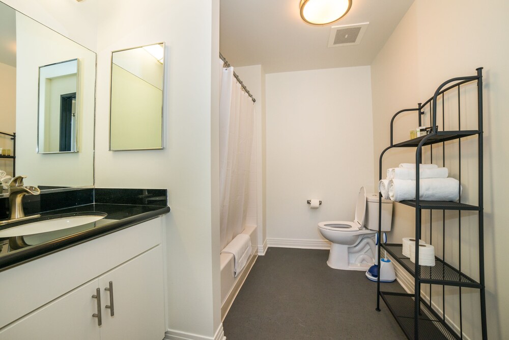 Superior Apartment - Bathroom