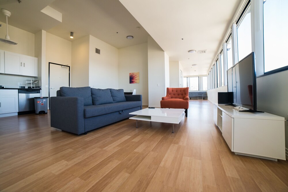 Panoramic Suite, City View - Living Area