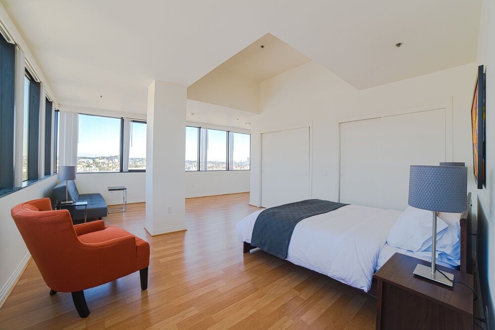 Panoramic Suite, City View - Guestroom