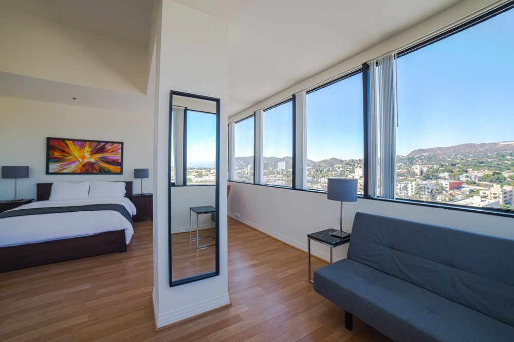 Panoramic Suite, City View - Guestroom