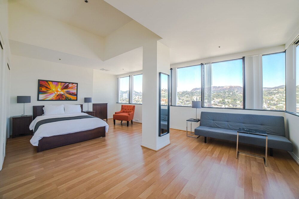 Panoramic Suite, City View - Guestroom
