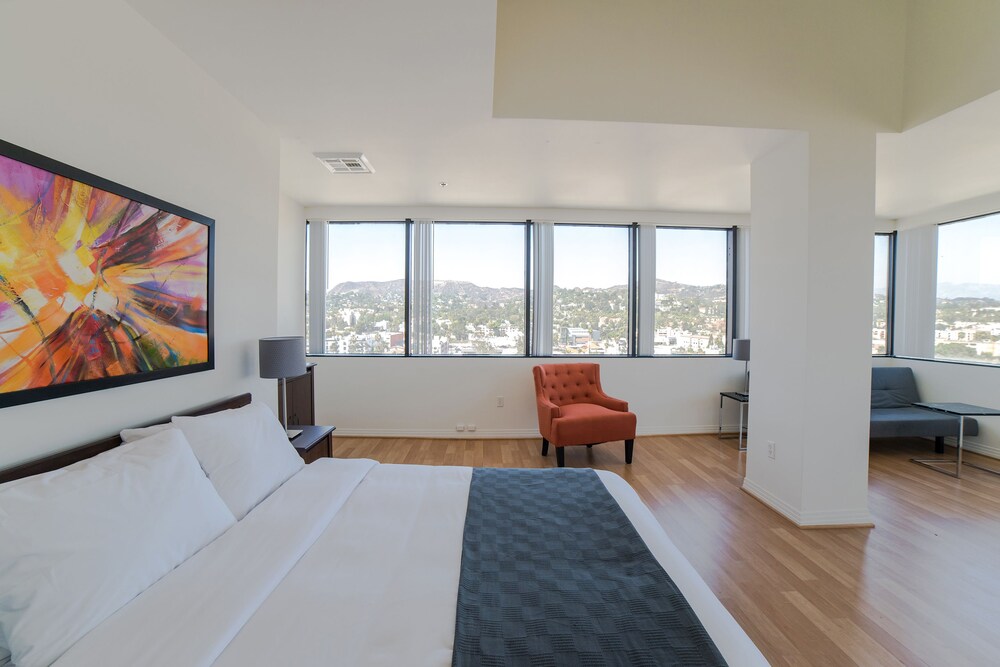 Panoramic Suite, City View - Guestroom