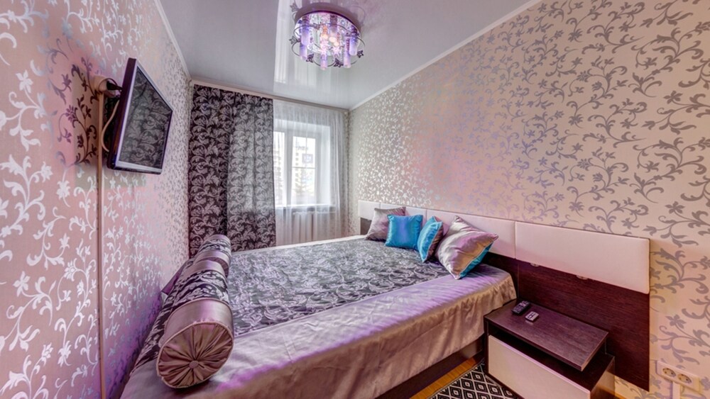 One-Bedroom Apartment with jetted tub, Lenina prospekt, 21 - Featured Image
