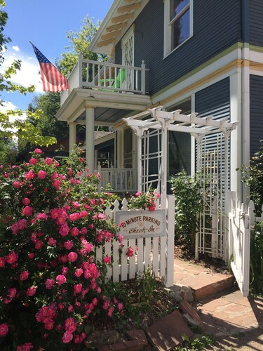 Fernweh Inn & Hostel