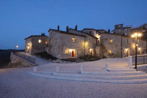 Borgotufi Albergo Diffuso