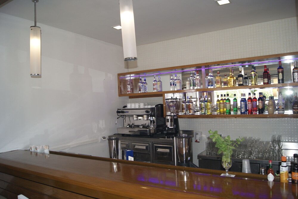 Poolside Bar