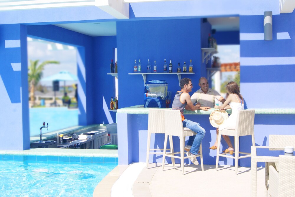 Poolside Bar