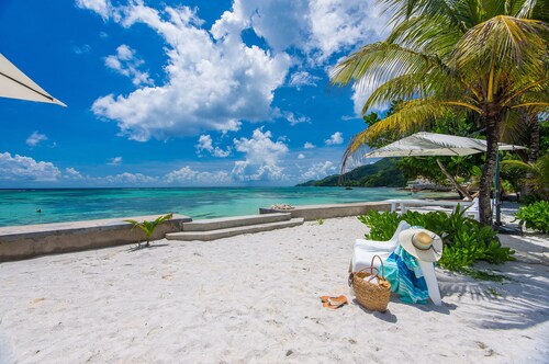 Le Nautique Luxury Beachfront Apartments