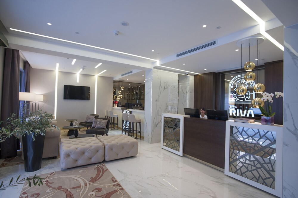 Hotel Lounge