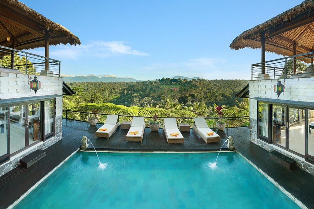 4 Bedroom Villa - Outdoor Pool