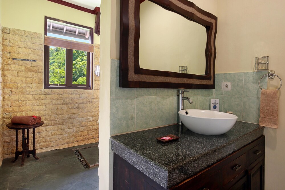 4 Bedroom Villa - Bathroom Sink