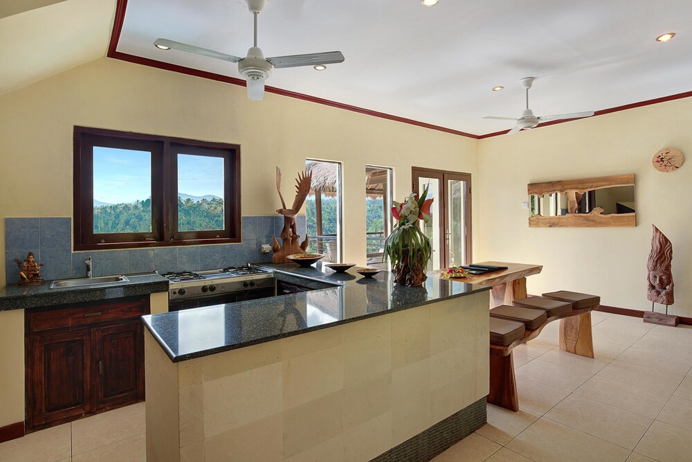 4 Bedroom Villa - In-Room Kitchen