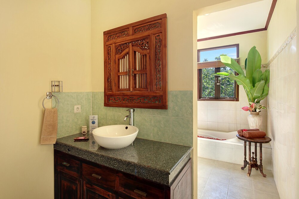4 Bedroom Villa - Bathroom Sink