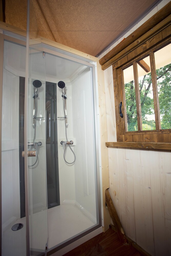 Douche de la salle de bain (Lodge Africa)