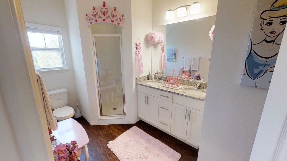 ACO FUN – 4Bd Townhome (1770) - Bathroom
