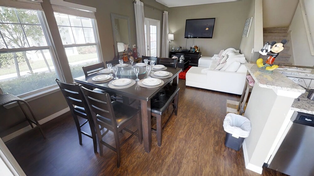 ACO FUN – 4Bd Townhome (1770) - In-Room Dining