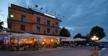 Primavera Hotel