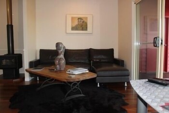 Symphony House - 2 Bedrooms - Guestroom