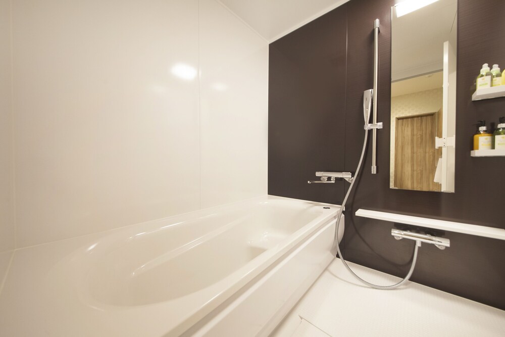 Deep Soaking Bathtub