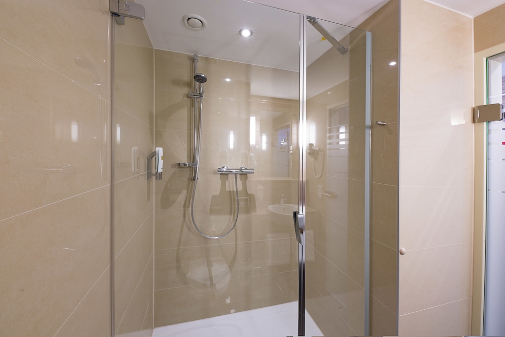 Dusche im Bad