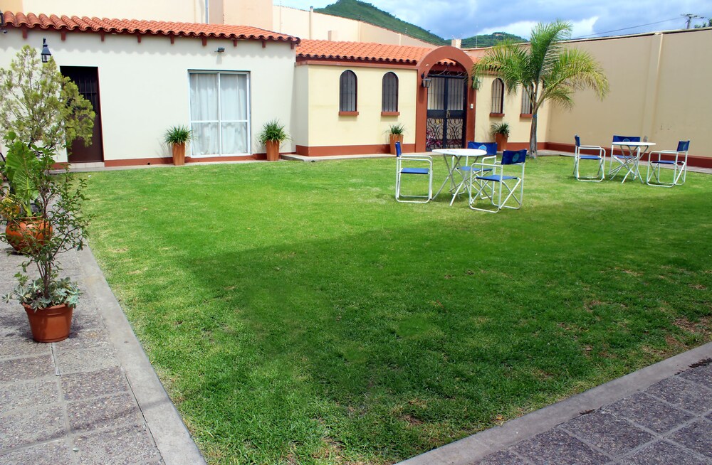 Jardines del establecimiento