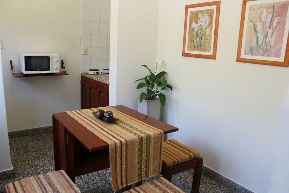 Cocina básica en la habitación
