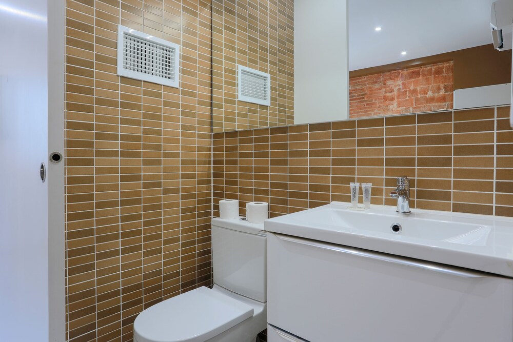 Apartment, 3 Bedrooms (1242) - Bathroom