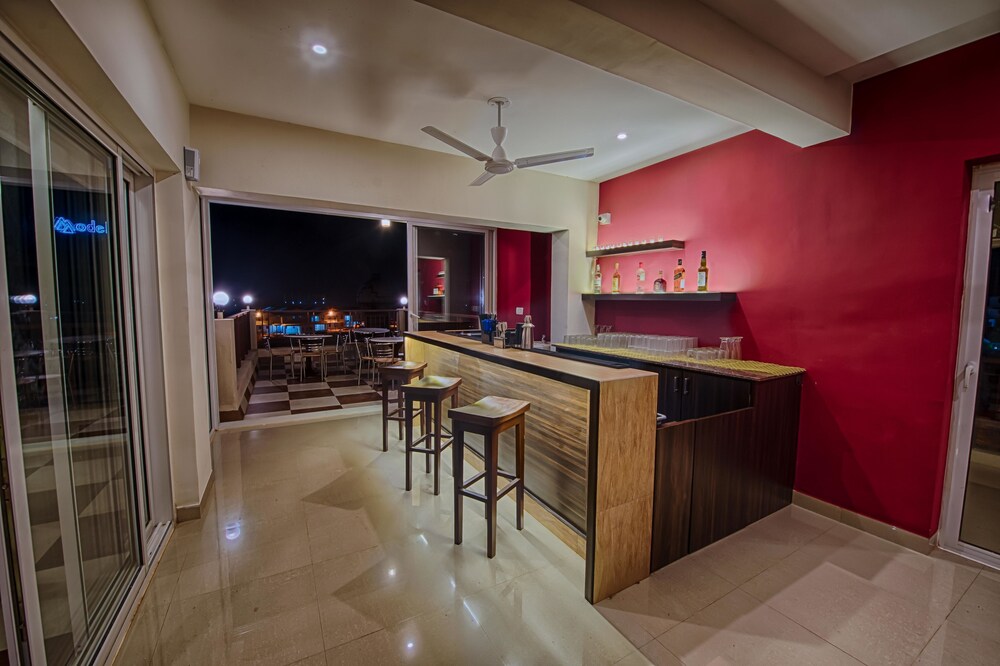 Poolside Bar